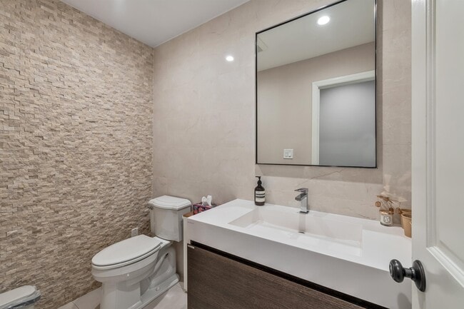 Building Photo - 55 Auryansen Ct