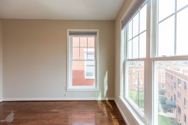 Building Photo - 2909 Chancellor's Way NE