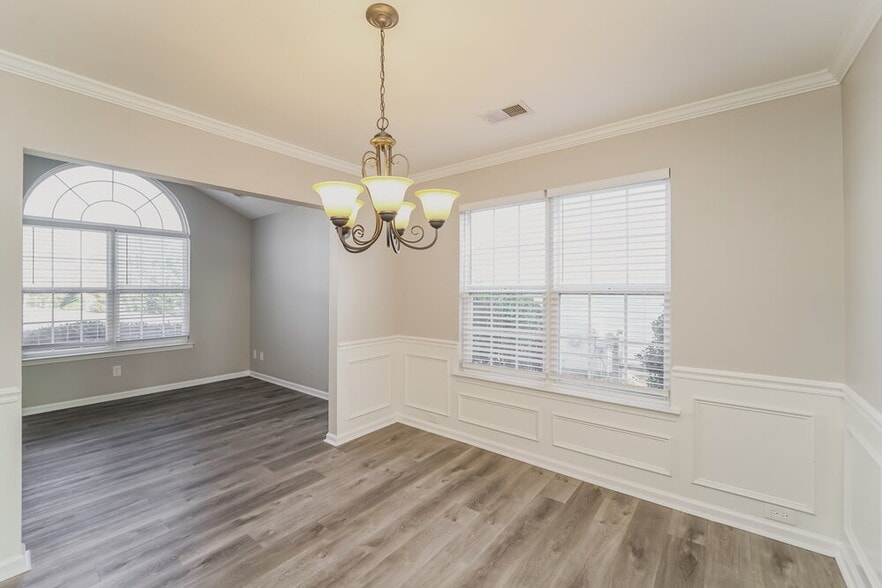 Building Photo - 7811 Belchester Cir