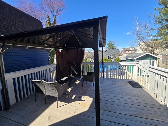 Building Photo - Spacious, meticulously renovated single family: 2-bedroom, 2 full bathroom & finished basement an...