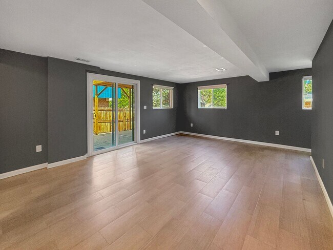 Building Photo - $0 DEPOSIT OPTION. CHARMING 4BED/2.5BATH I...