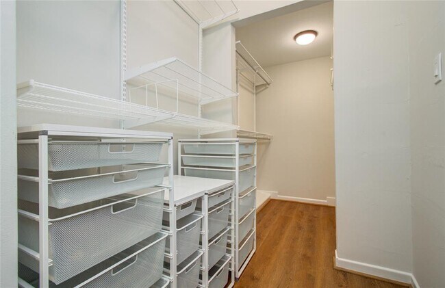 Building Photo - 5839 Sugar Hill Dr