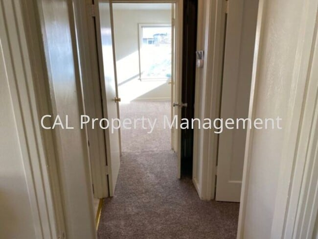 Building Photo - Two Bedroom for Rent in South Salinas, CA!