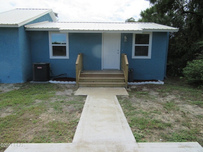 Primary Photo - 9825 Clarence St