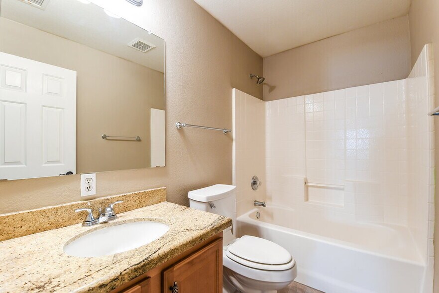 Building Photo - 1081 E Horseshoe Dr