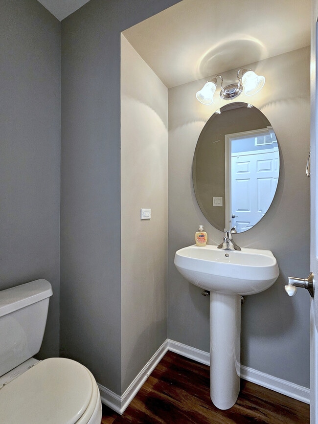 Building Photo - 464 Lancaster Dr