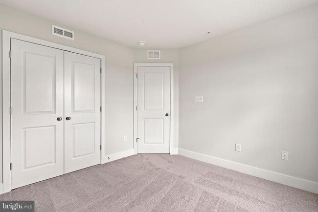 Building Photo - 7736 Meander Ct S