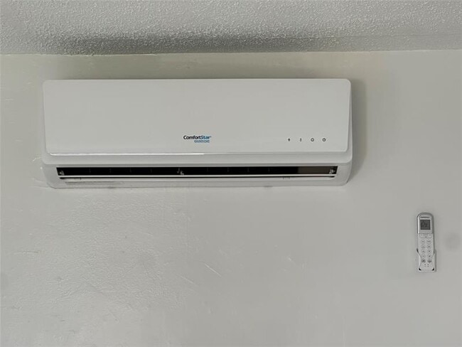 Building Photo - 205 SE 22nd St