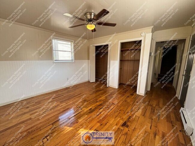 Building Photo - Cozy 3 bedroom/ 1 bathroom available now