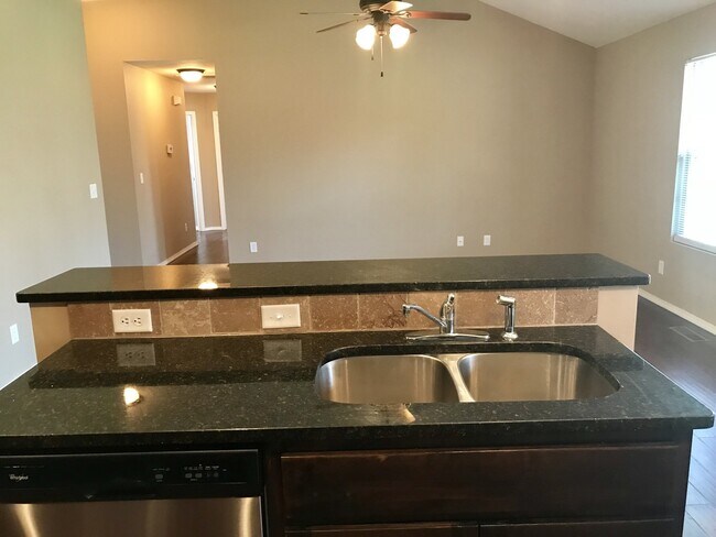 Building Photo - Beautiful home in West Springfield available Now