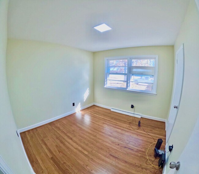 Building Photo - Beautiful 3 Bed 2 Bath Home Located In Greensboro