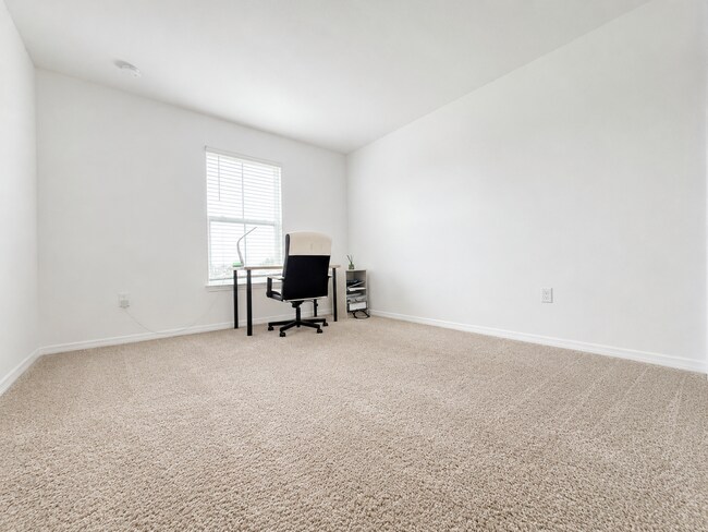 Building Photo - Experience modern & expansive living in this corner-lot 5Bedrooms/3.5Bath home at Ocala!