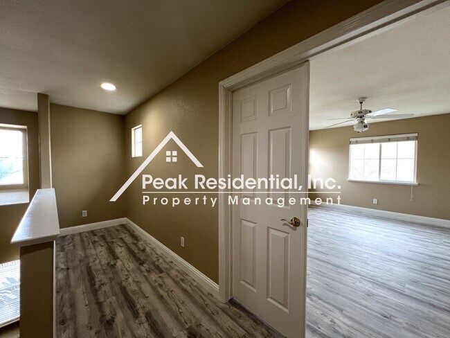 Building Photo - Beautiful Empire Ranch 5bd/3ba Home with 3 Car Garage - Must See
