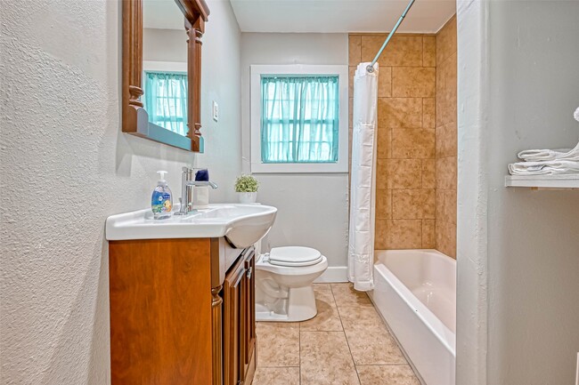 Building Photo - 10601 Willowgrove Dr