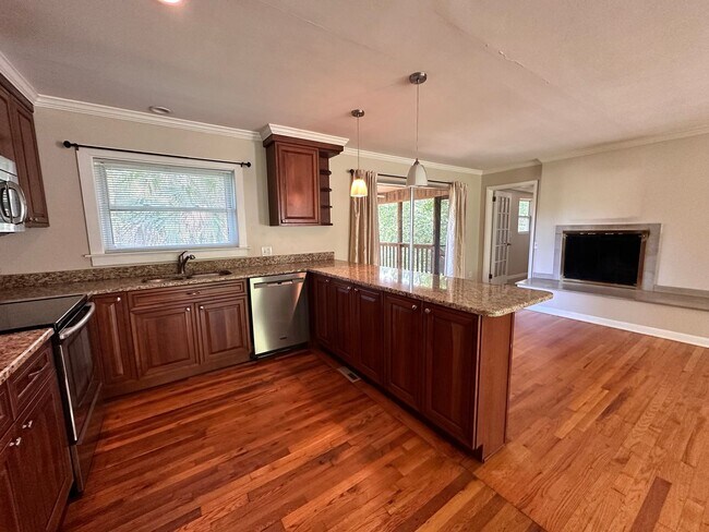 Building Photo - 3221 Foxhall Rd