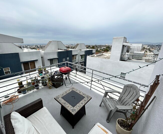 Building Photo - 1066 Everett Pl