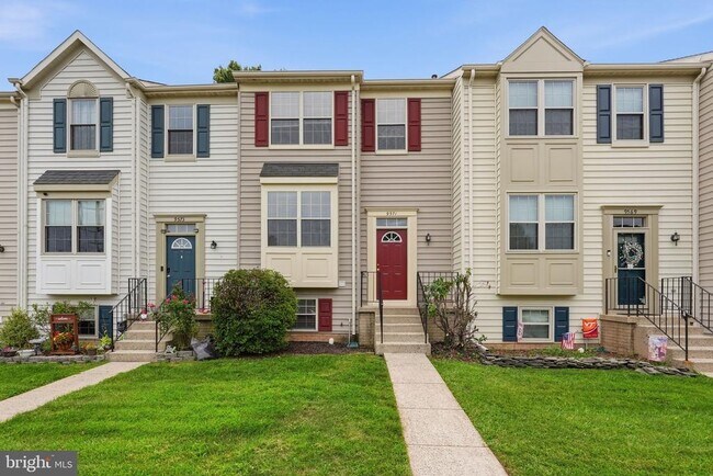 Building Photo - 9571 Tudor Oaks Dr