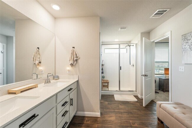 Building Photo - 205 Strand Ln