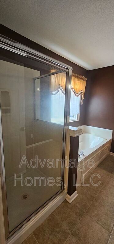 Building Photo - 809 Midjay Dr