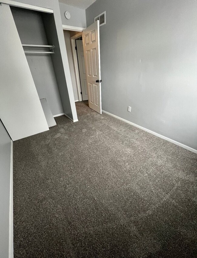 Building Photo - 5437/5439 N Linwood Ave