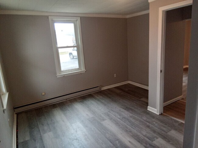 Building Photo - 127 Schoolhouse Rd