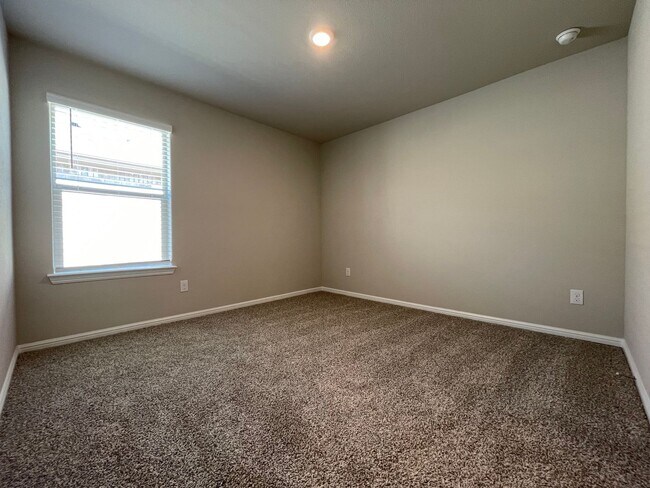 Building Photo - AVAILABLE NOW 4 BEDROOM 2 BATH NEW CONSTRU...