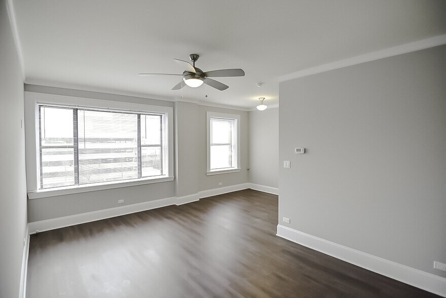 Building Photo - 817 W Lakeside Pl