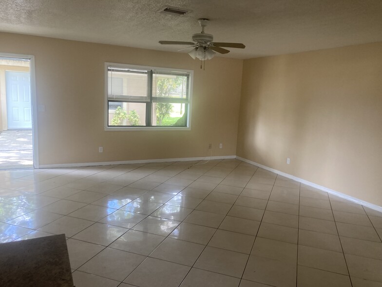 Building Photo - 528 Grapefruit Ave