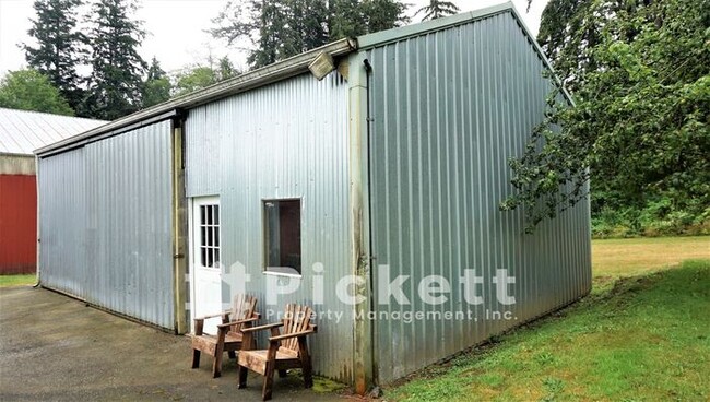 Building Photo - 3 Bedroom Poulsbo Farmhouse With Lots Of C...