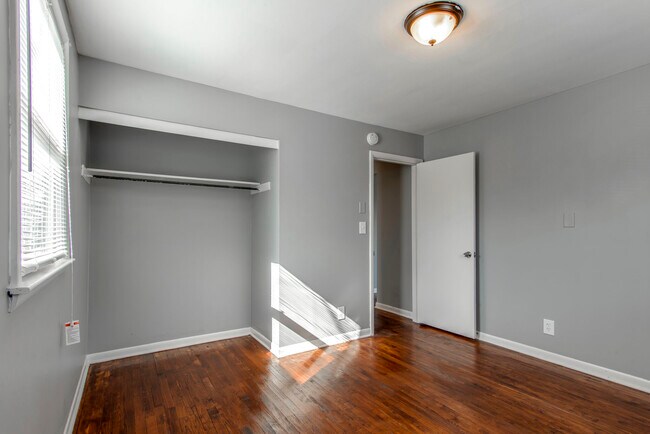 Building Photo - 3259 Panorama Dr