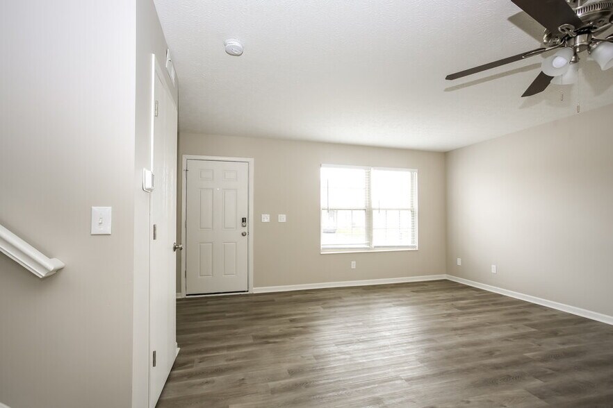 Building Photo - 5774 Oyster Bay Way