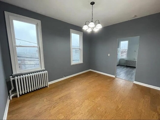 Building Photo - 553 65th St