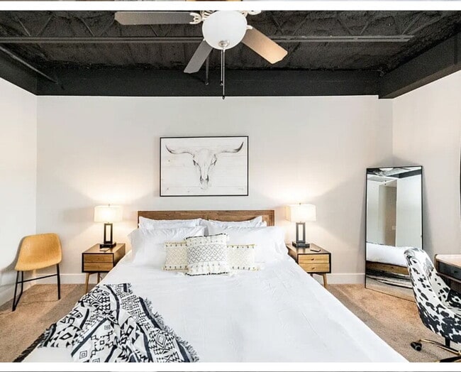 Building Photo - Unique 3 bedroom furnished within walking distance to Jameson YMCA in Wyndhurst