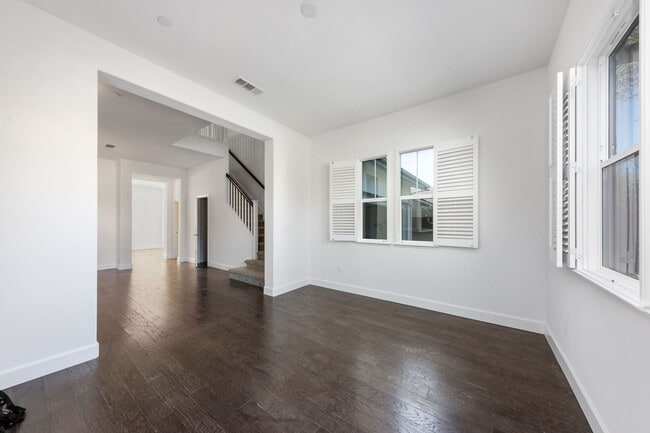 Building Photo - 1680 Southview Dr