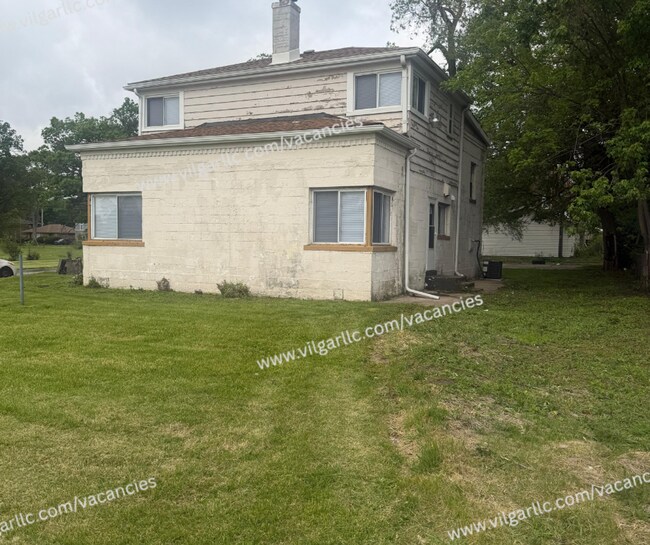 Building Photo - Newly Renovated 4 Bedroom • 2- Bathroom 3 story Home