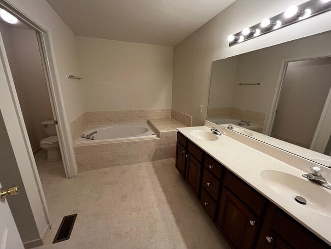 Building Photo - 244 S Azalea Ct