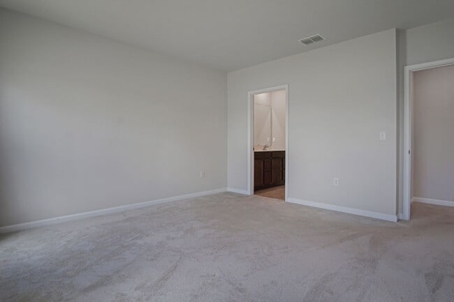 Building Photo - 3 Bedroom 2 Bathroom Single-Family Home No...