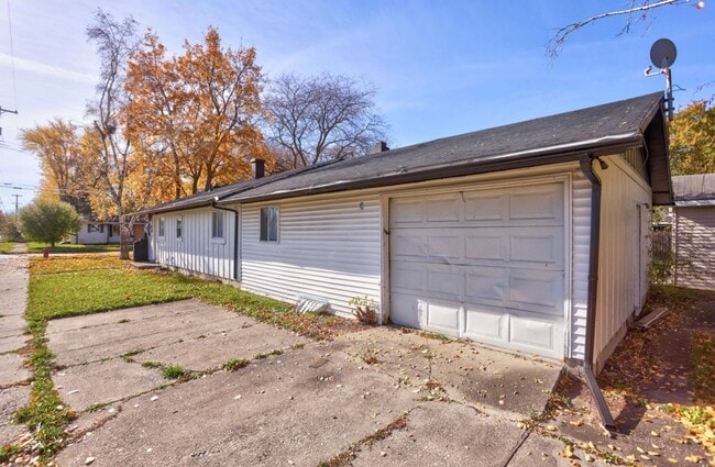 Building Photo - 4149 Hiland St