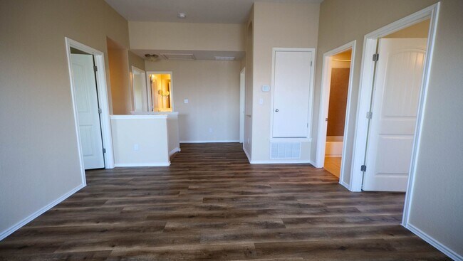 Building Photo - Spacious 5 Bedroom Home in Reserve at Westcreek
