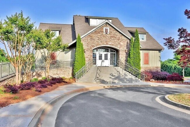 Building Photo - 5025 Sherwood Way