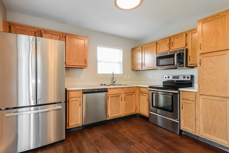 Building Photo - 1580 Cold Spring Dr