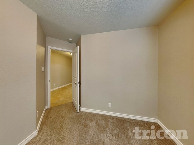 Building Photo - 1635 Tree Run