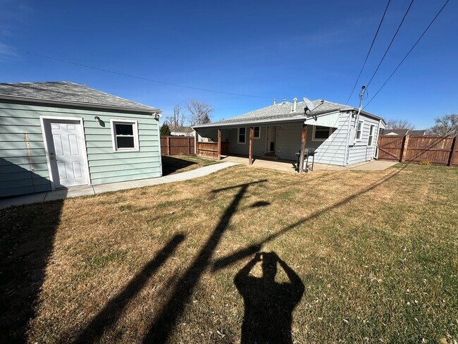 Building Photo - Sunnyside Charmer with Garage & Private Yard