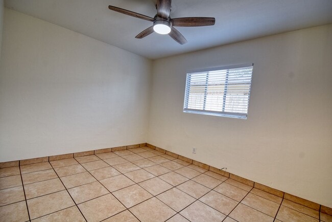 Building Photo - Two Bedroom condo in Pacific Beach