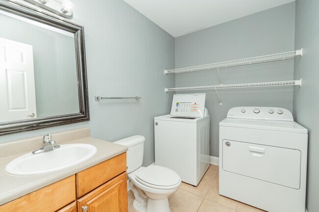Building Photo - 794 Majestic Dr