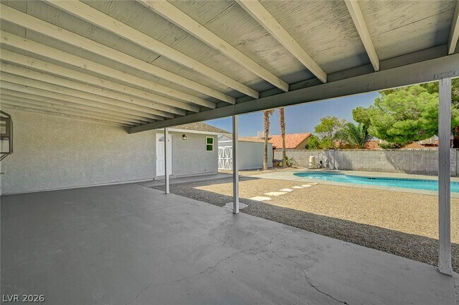 Building Photo - 1580 Quarter Horse Dr