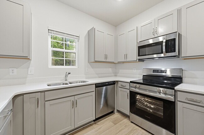 Building Photo - 305 Ruby Baird Dr
