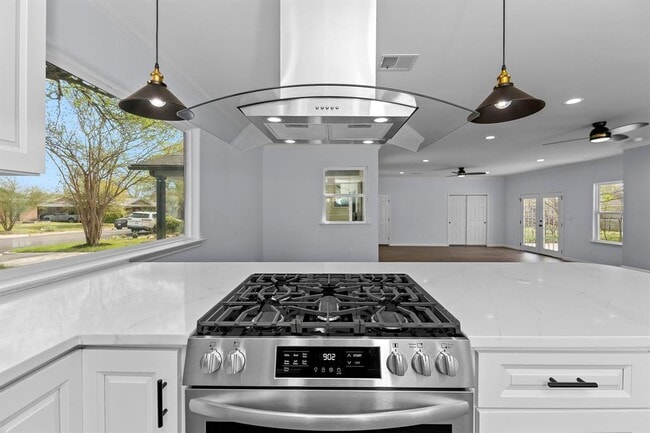 Building Photo - 1307 Yorkshire Dr