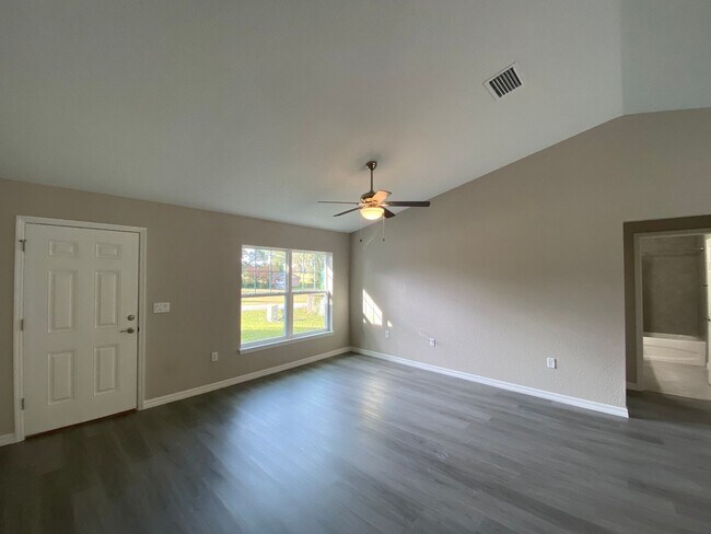 Building Photo - Custom Home - Desirable SW Dunnellon Neighborhood 3/2/2  Won't Last