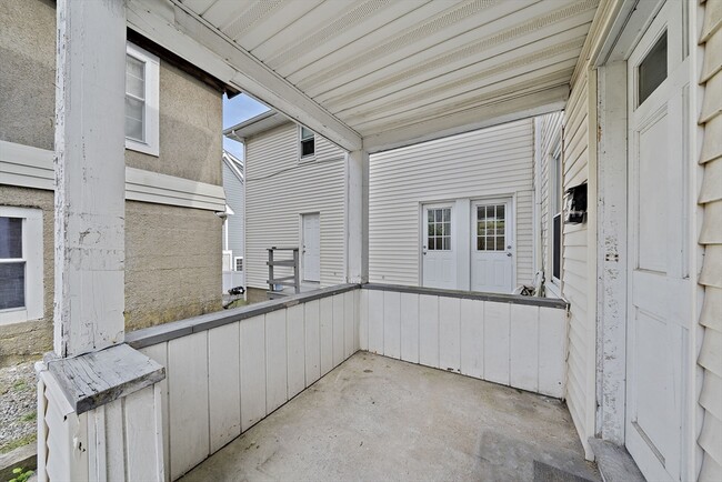 Building Photo - 479 Newport Ave